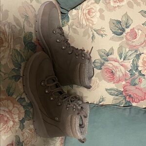 Skechers Women's Taupe Winter Boots